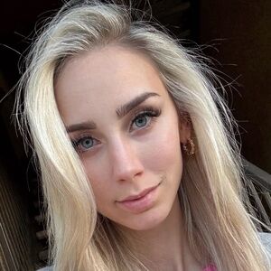 Meet your Posher, Annastasia